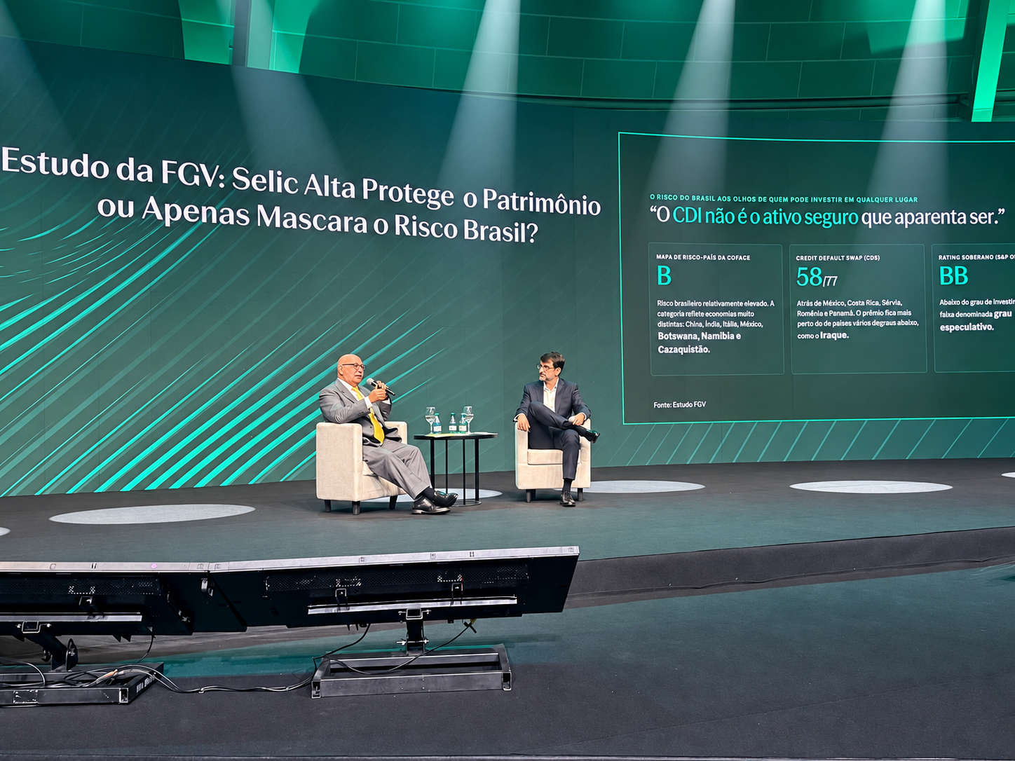 Selic alta não elimina riscos: estudo da FGV defende diversificação internacional do patrimônio