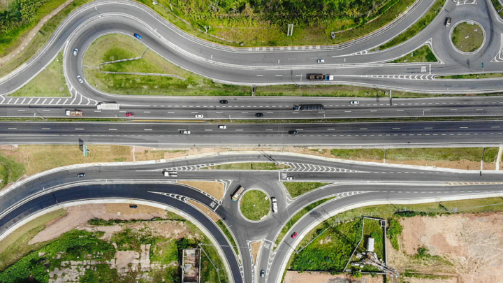 Notícias corporativas: Rodovias da Motiva registram alta no tráfego e Light sai da recuperação judicial