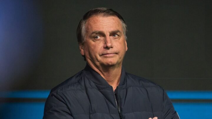 Moraes encaminha à PGR pedido de Bolsonaro para receber Flávio