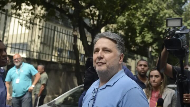 TSE anula votos de Garotinho, e Douglas Ruas é eleito