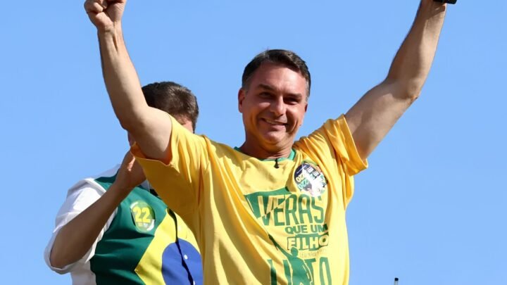 Flávio Bolsonaro em Comício.