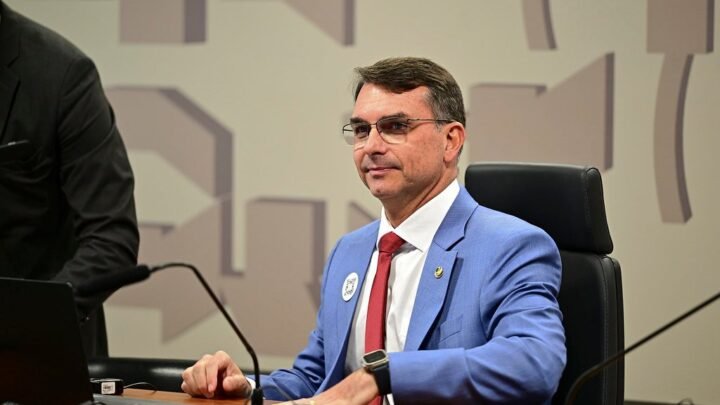 Flávio agradece post de Milei e fala em nações próximas